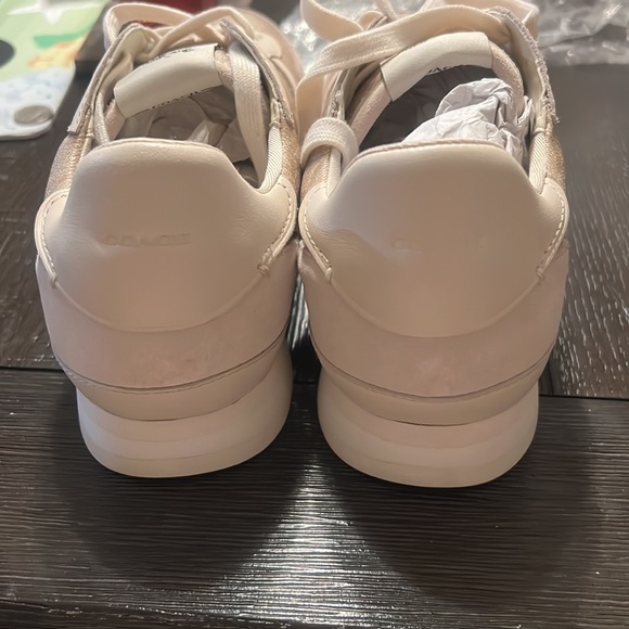 💯 Authentic Coach - Picture 3 of 6